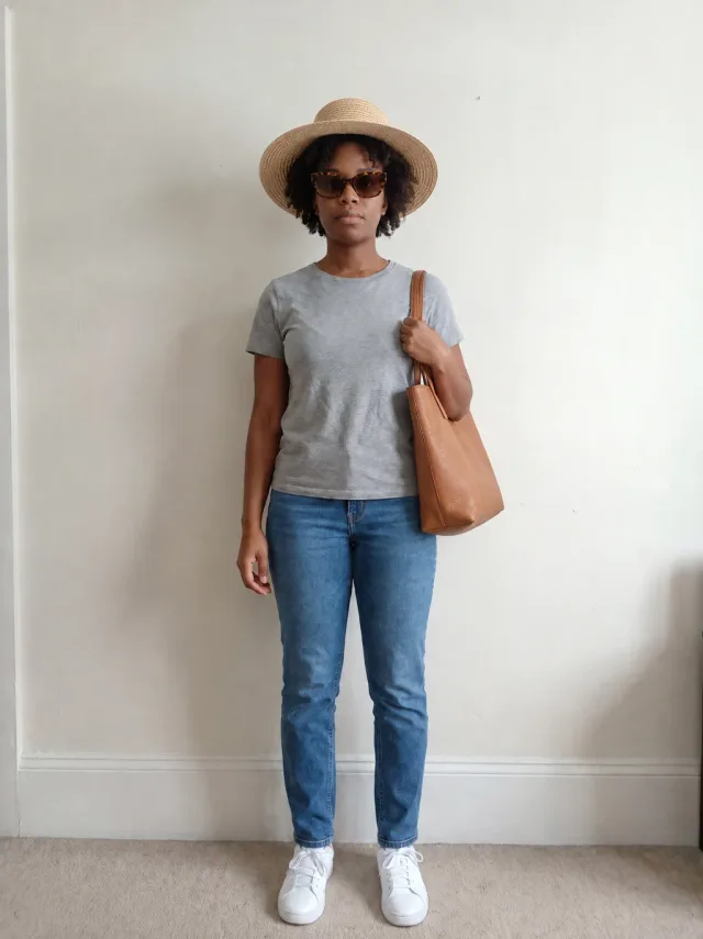 Hat, sunglasses and tote